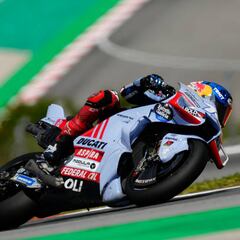 Álex Márquez lidera con un sorprendente Mir pegado a 45 milésimas