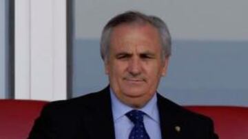 <b>CALMA TRAS LA TEMPESTAD.</b> Alfonso García no está conforme con lo que vio el domingo contra el Espanyol.