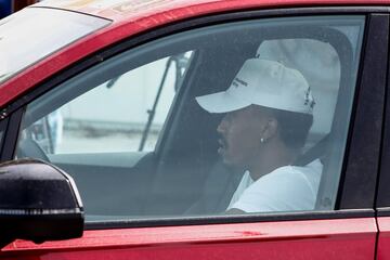 Militao llegando a la Ciudad Deportiva del Real Madrid.