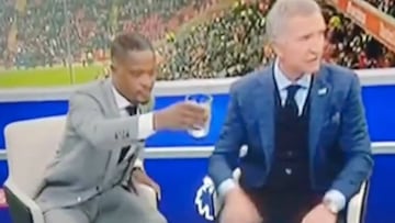 Evra, genio y figura: comprobó si lo que bebía 'su rival' era agua