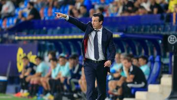VALENCIA, 17/10/2022.- El técnico del Villarreal, Unai Emery, durante el encuentro correspondiente a la novena jornada de primera división que disputan hoy lunes frente a Osasuna en el estadio Ciudad de Valencia. EFE / Domenech.