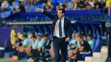 VALENCIA, 17/10/2022.- El técnico del Villarreal, Unai Emery, durante el encuentro correspondiente a la novena jornada de primera división que disputan hoy lunes frente a Osasuna en el estadio Ciudad de Valencia. EFE / Domenech.
