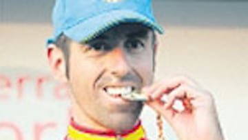 Toni Tauler con su medalla.