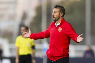 Uno de los emblemas de aquel Espanyol, junto al propio Tamudo y De la Peña, autor también de un gol en la Copa del año anterior, caló entre la afición también por sus sentencias fuera de los terrenos de juego, como “lo mejor de Barcelona es ser del Espanyol”. Técnico de la Damm, de División de Honor juvenil, desde hace un año, no esconde que su sueño de futuro sería dirigir al conjunto perico.