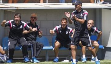 Raúl de Tomás acaba de inaugurar el marcador. Zidane festeja la alegría de sus jugadores...