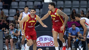 LIMASSOL (Cyprus), 02/09/2025.- Spain's Santi Aldama (L) and Spain's Willy Hernangomez (R) react during the FIBA EuroBasket 2025 group C basketball match between Italy and Spain in Limassol, Cyprus, 02 September 2025. (Baloncesto, Chipre, Italia, España) EFE/EPA/GEORGI LICOVSKI POLAND OUT