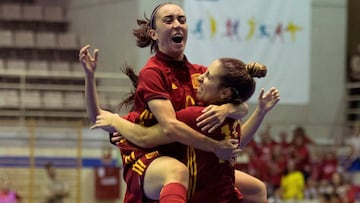 España también golea a Polonia y se la jugará con Italia