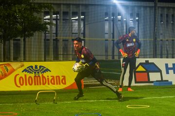 Los 24 convocados por Néstor Lorenzo realizaron trabajos de activación y movilidad en el gimnasio de la sede de la Federación Colombiana de Fútbol en Barranquilla.