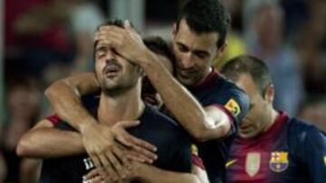 <b>"IMPOSIBLE SIN VOSOTRAS". </b>Una vez conseguido el quinto gol del equipo, el primero de Villa en su estreno liguero este curso, el Guaje se lo dedicó a su esposa y sus niñas.