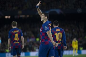 1-0. Luis Suárez celebró el primer gol.