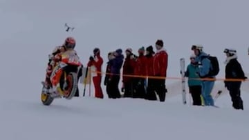 El último reto de Márquez: ¡caballito sobre la nieve!