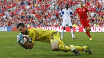 Ofir Marciano, durante un partido contra Gales.