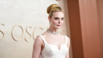 Elle Fanning posa en la alfombra roja del Dolby Theatre.