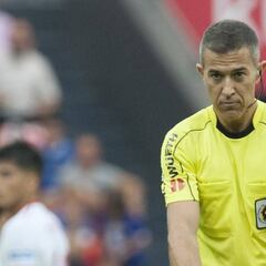 El Deportivo mueve ficha arbitral tanteando a Iglesias Villanueva