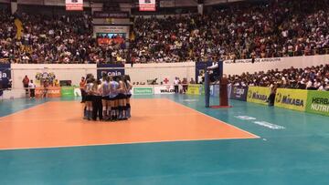 ¡Simulacro de sismo paralizó un partido de voleibol en Perú!