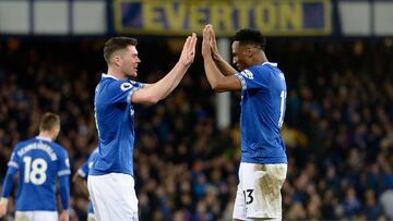 Michael Keane destaca evolución de Yerry Mina con el inglés