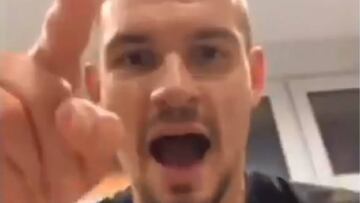 Dejan Lovren hace un vídeo en directo tras la victoria de Croacia ante Espña en la Liga de Naciones.