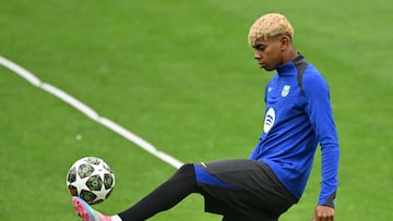 Barcelona's Spanish forward #19 Lamine Yamal attends a training session, a day prior to the UEFA Champions League semi final second leg football match betweem Inter Milan and FC Barcelona, at the San Siro stadium in Milan on May 5, 2025. (Photo by Piero CRUCIATTI / AFP)