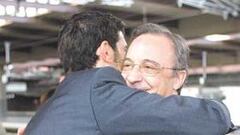 <b>EL ABRAZO DE ATOCHA. </b>Figo vio a Florentino en la estación del AVE y le saludo con un efusivo abrazo.