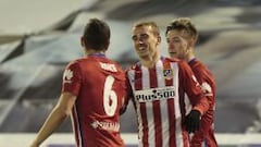 Griezmann, felicitado por Vietto y por Koke.