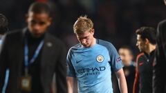 De Bruyne, cabizbajo, tras la eliminaci&oacute;n del Manchester City en octavos de final de la Champions.