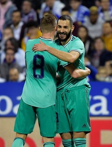 0-4. Karim Benzema celebró el cuarto gol con Toni Kroos.