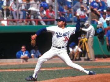 El ‘Toro de Etchohuaquila hizo historia al convertirse, con 21 años, en el primer pitcher en la historia en ganar el premio al Novato del Año y el Cy Young, en la misma temporada. Lanzó completo el juego 3 de la Serie Mundial de 1981 entre los Dodgers y los Yankees y se llevó la victoria 5-4, lo que desató la ‘Fernandomanía’. Su éxito en Los Ángeles, ciudad mexicana en Estados Unidos, le confirieron el estatus de súper estrella e ídolo popular.