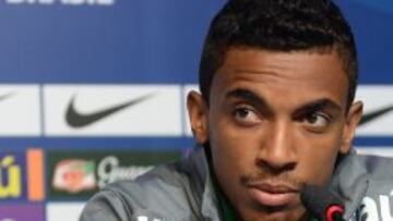 Luiz Gustavo, en rueda de prensa.