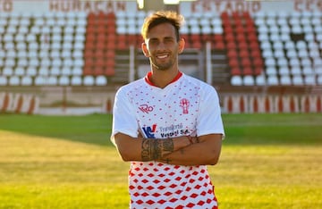 En enero de este año fichó por el Industrial Aviles de Tarija, de la B de Bolivia, donde jugará con Gastón del Castillo Agüero, hermano del 'Kun'.