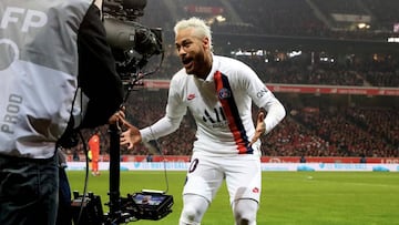 LILLE, FRANCE-JANUARY 26: Neymar Jr of Paris Saint-Germain (PSG) celebrate his goal during the Ligue 1 match between Lille LOSC and Paris Saint-Germain at Stade Pierre Mauroy on January 26, 2020 in Lille, France. (Photo by Xavier Laine/Getty Images)