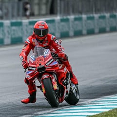 Márquez empieza delante de Bagnaia y Martín se rompe