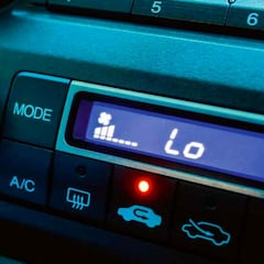 Un mecánico avisa sobre la pieza que más dinero cuesta cambiar en el aire acondicionado del coche: “Nos obliga a llevar un protocolo”