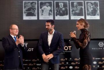 El Príncipe Alberto de Mónaco, Gianluigi Buffon y Martina Colombari.