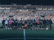 La plantilla del Celta posa durante el entrenamiento a puerta abierta celebrado en Balaídos.