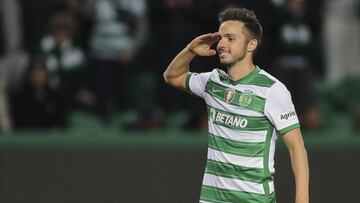 Lisbon (Portugal), 03/04/2022.- Sporting player Pablo Sarabia celebrates after scoring by penalty against Pacos de Ferreira during the Portuguese First League soccer match held at Alavalade XXI Stadium, Lisbon, 03 April 2022. (Lisboa) EFE/EPA/MIGUEL A. LO