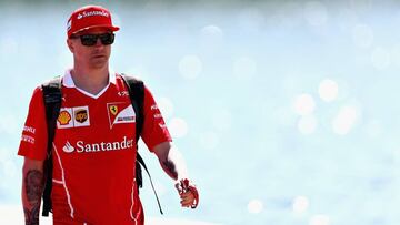 Kimi Raikkonen llegando al paddock de Montreal durante el GP de Canad&aacute;.