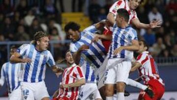 <b>MÁLAGA 0 - ATLÉTICO 3</b>. El Málaga tuvo pesadillas con las faltas lanzadas por el Atlético.Málaga