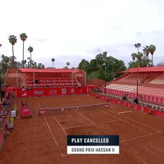 Surrealista: se suspende la jornada... ¡por falta de tierra!