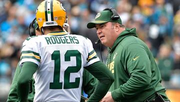 CHARLOTTE, NC - DECEMBER 17: Head coach Mike McCarthy talks to Aaron Rodgers #12 of the Green Bay Packers in the second quarter against the Carolina Panthers at Bank of America Stadium on December 17, 2017 in Charlotte, North Carolina. Grant Halverson/Getty Images/AFP
== FOR NEWSPAPERS, INTERNET, TELCOS & TELEVISION USE ONLY ==
