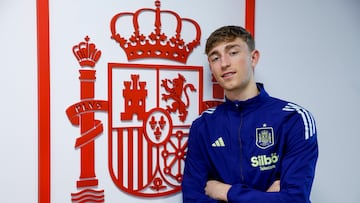 The 19-year-old and highly coveted Bournemouth defender stood out for the Spanish team in his debut in the Nations League.