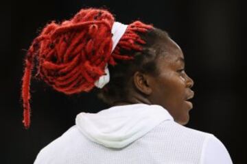 La francesa Isabelle Yacoubou en las eliminatorias de Baloncesto Femenino.