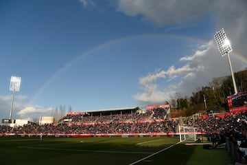 Gran ambiente en el estadio de Montilivi en Girona antes del comienzo del encuentro. 