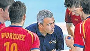 <b>ATENCIÓN. </b>Anastasi tuvo que llamar al orden a los suyos.