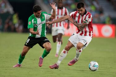 El lateral del Athletic está en un buen momento, además en una de sus incorporaciones centro al área y provocó que un mal despeje de Bartar fuera el primer tanto de su equipo.