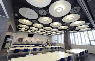 Interior del comedor de las categorías inferiores del campo de entrenamiento del Real Madrid.