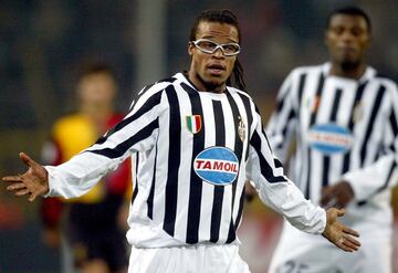 El neerlandés vistió la camiseta de la Juventus desde 1997 hasta el 2004. En enero de 2004 llegó cedido al Barcelona donde jugó hasta el final de temporada.