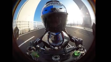 Sofuoglu cruza en moto un puente en Turquía a 400 km/h