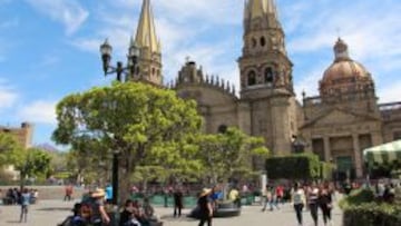 El centro de Guadalajara palpit&oacute; el Cl&aacute;sico desde temprano.