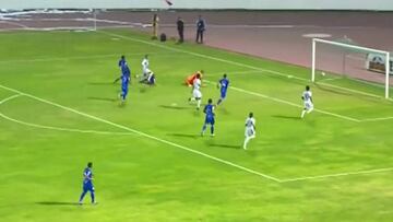 ¡Increíble lo que falló 'Felucho'! ¡Estaba solo y la mandó fuera!