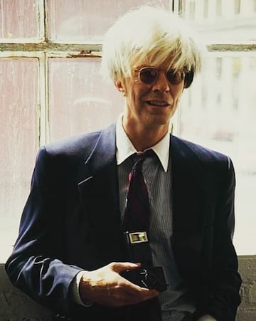Andy Warhol fue uno de los iconos del Pop Art era famoso también por los problemas que tenía para relacionarse socialmente o por su personalidad inmadura.